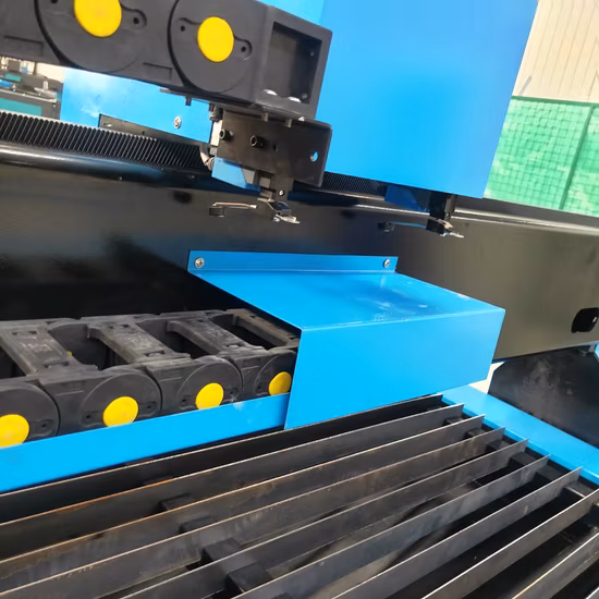 自動フィードおよびコンベア切断プラットフォームを備えたコイルレーザー切断機