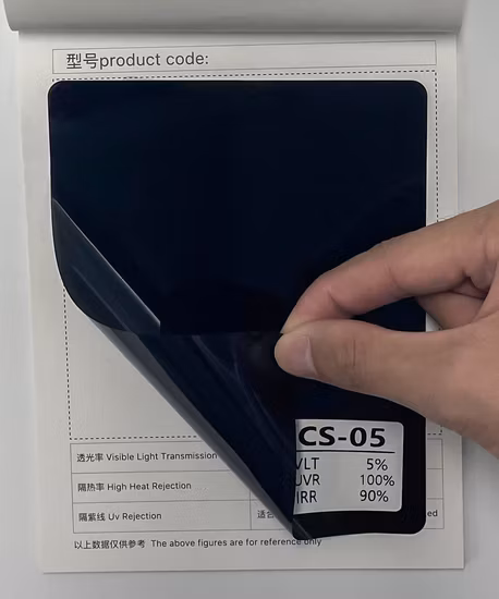 Carbins CS シリーズの色は、車のフロントガラスの耐変色性 3m に類似しています。
